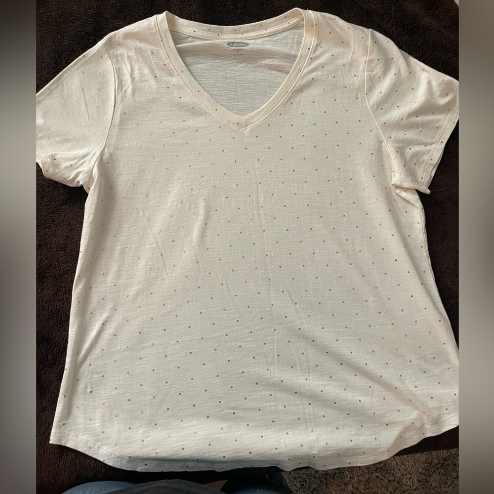 Old Navy women’s cream tshirt
